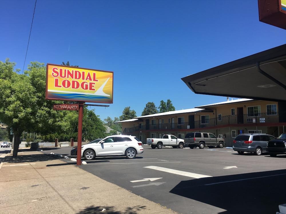 Sundial Lodge Redding Bagian luar foto